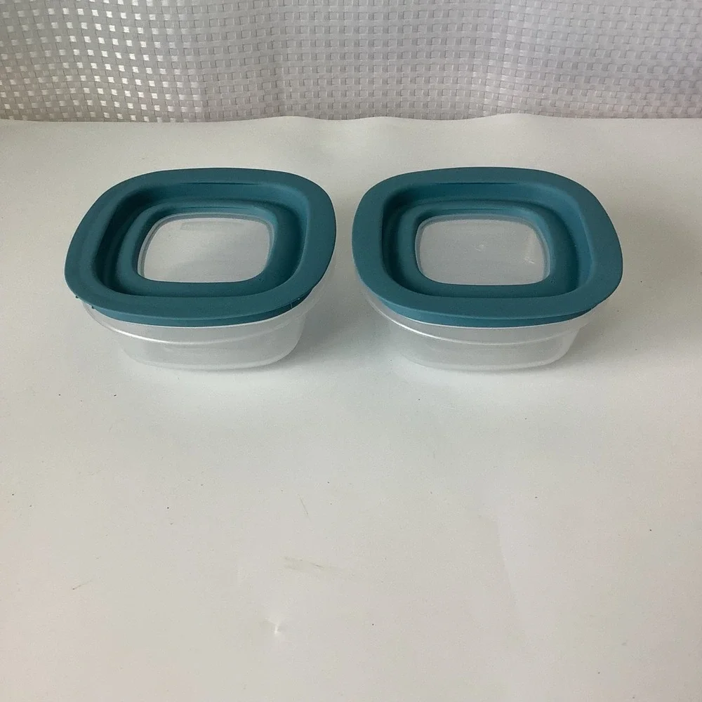 2 Rubbermaid Premier Square Food Storage Container 1.25 cups 7J5635 w/ Blue‎ Lid